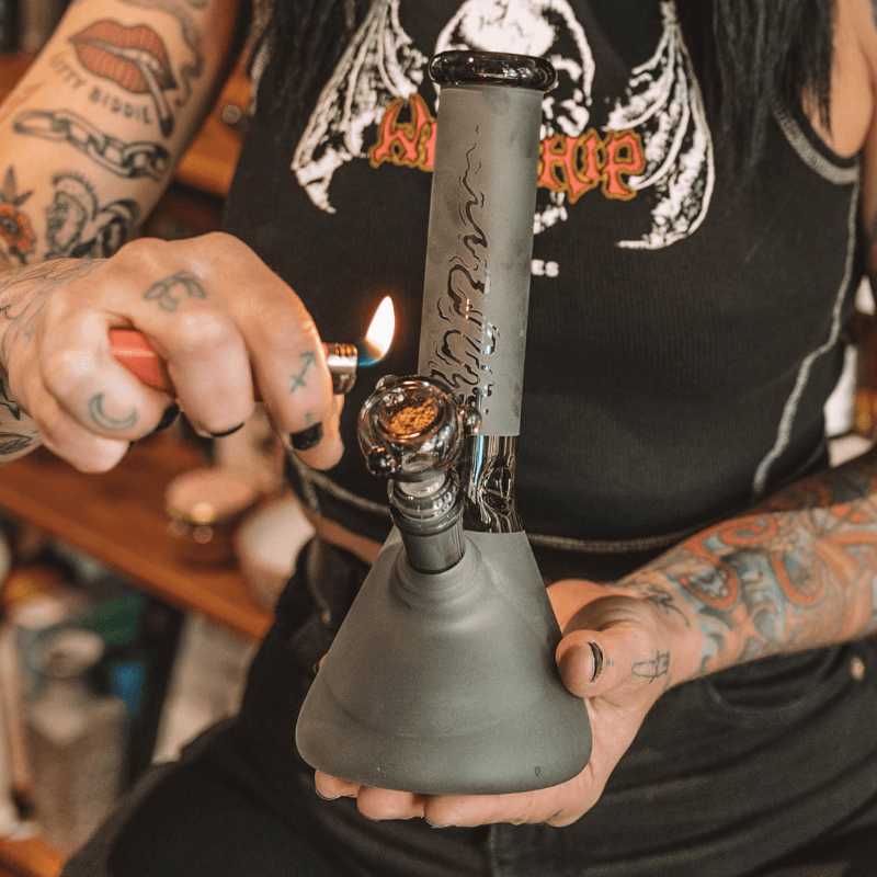 Bud Beaker Bong 25cm - Matte Black - Image 4