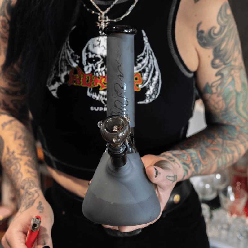 Bud Beaker Bong 25cm - Matte Black - Image 6